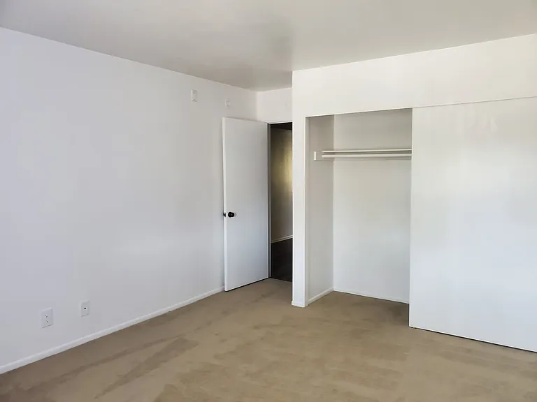 Harbor Village Apartments — Photo 6