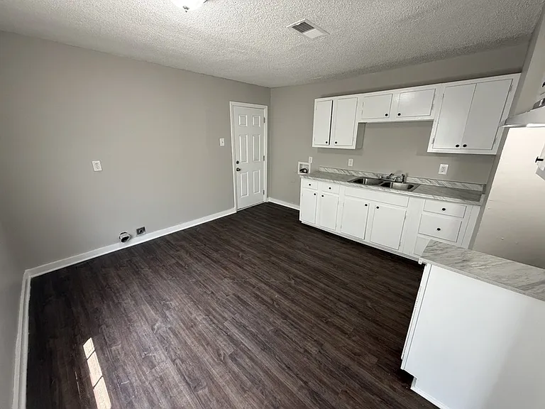 2156 Ethlyn Ave — Photo 9