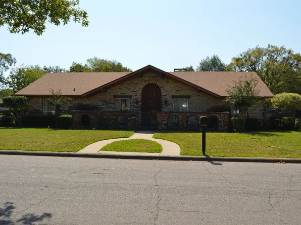 104 Kingswood Dr, Greenville, TX 75402