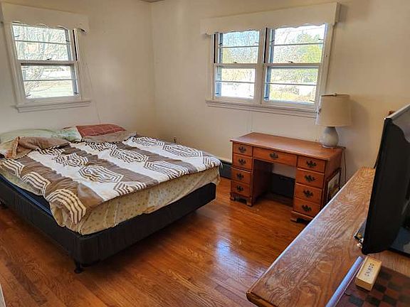 2nd image of 22 Top St