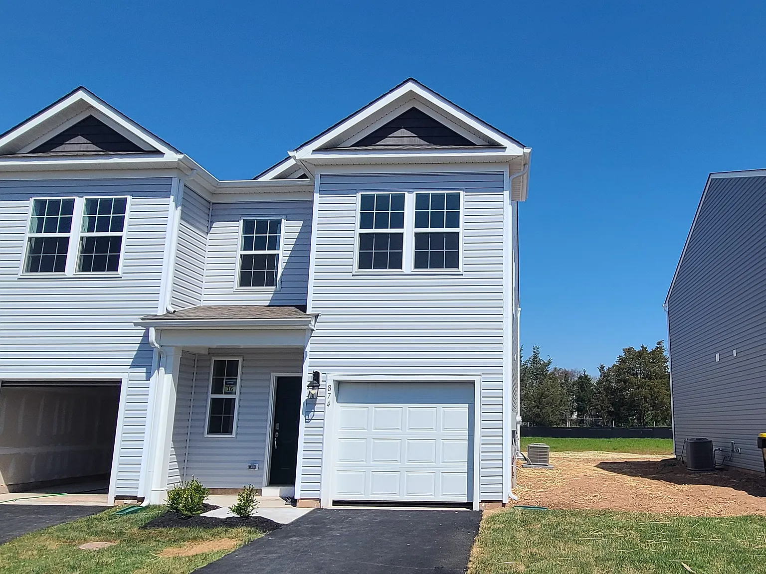 3 bed, 2.5 bath, 1433 sqft, $2,600 — Photo 2