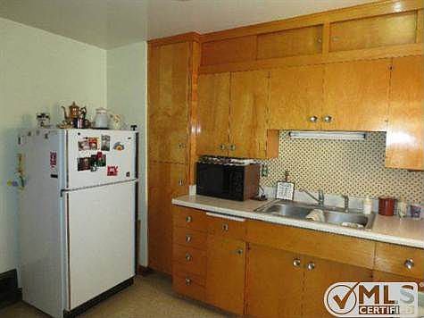 3rd image of 703 E H St
