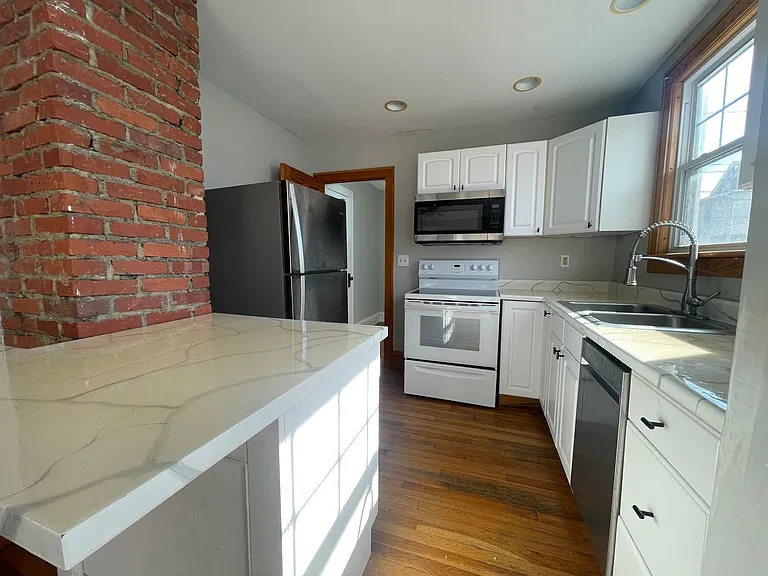 1143 Cranford Ave — Photo 3