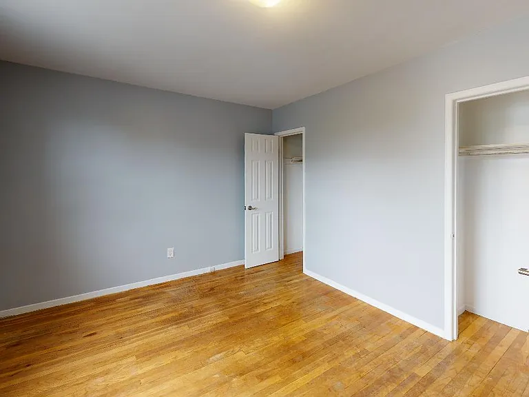 1143 Queen St #32 — Photo 4