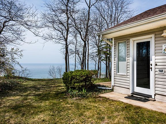 2nd image of 3110 Lakeshore Ave