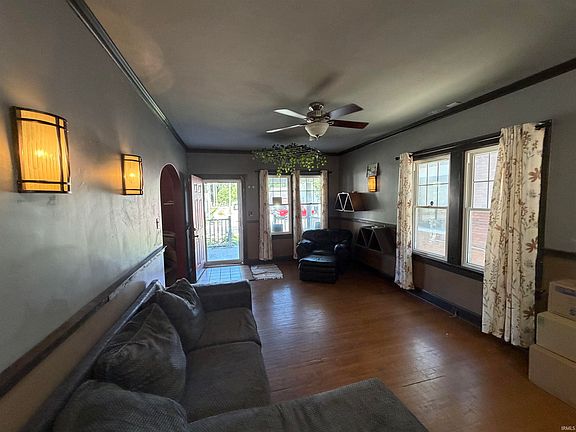 3rd image of 704 S Harlan Ave
