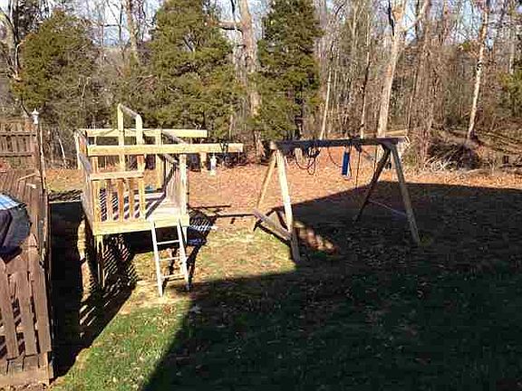 5th image of 2285 Belmont Dr