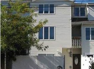 566 Drumgoole Rd W, Staten Island, NY 10312