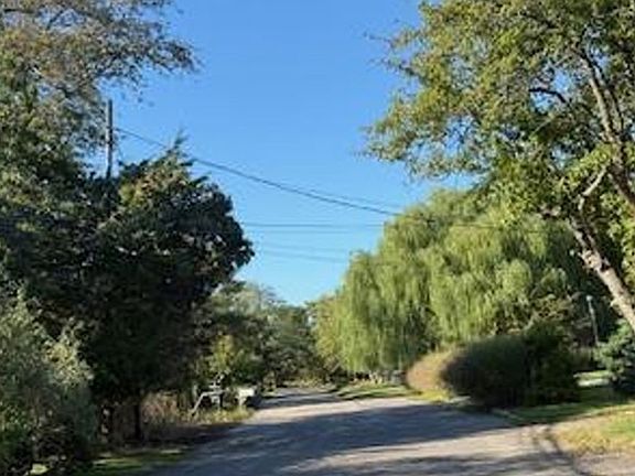 Exterior Neighborhood (street photo)