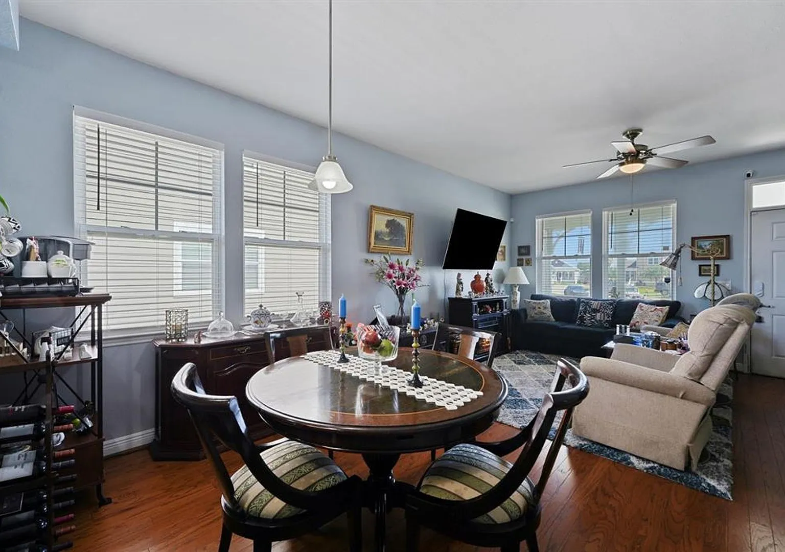 Welcome to your dream home in the heart of The Oaks! — Photo 4