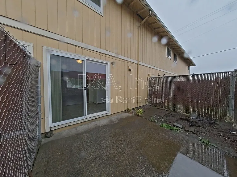 1909 Main St #D — Photo 12
