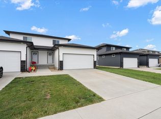 4322 Mourning Dove Dr, Waterloo, IA 50702