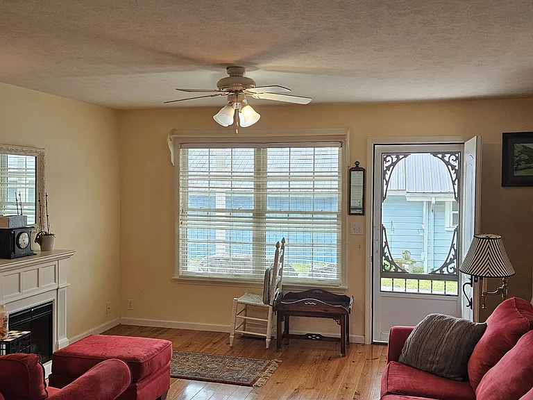 61 Molly Ln — Photo 2