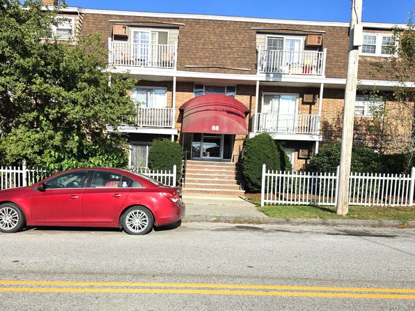 88 Beacon St, Lawrence, MA 01843