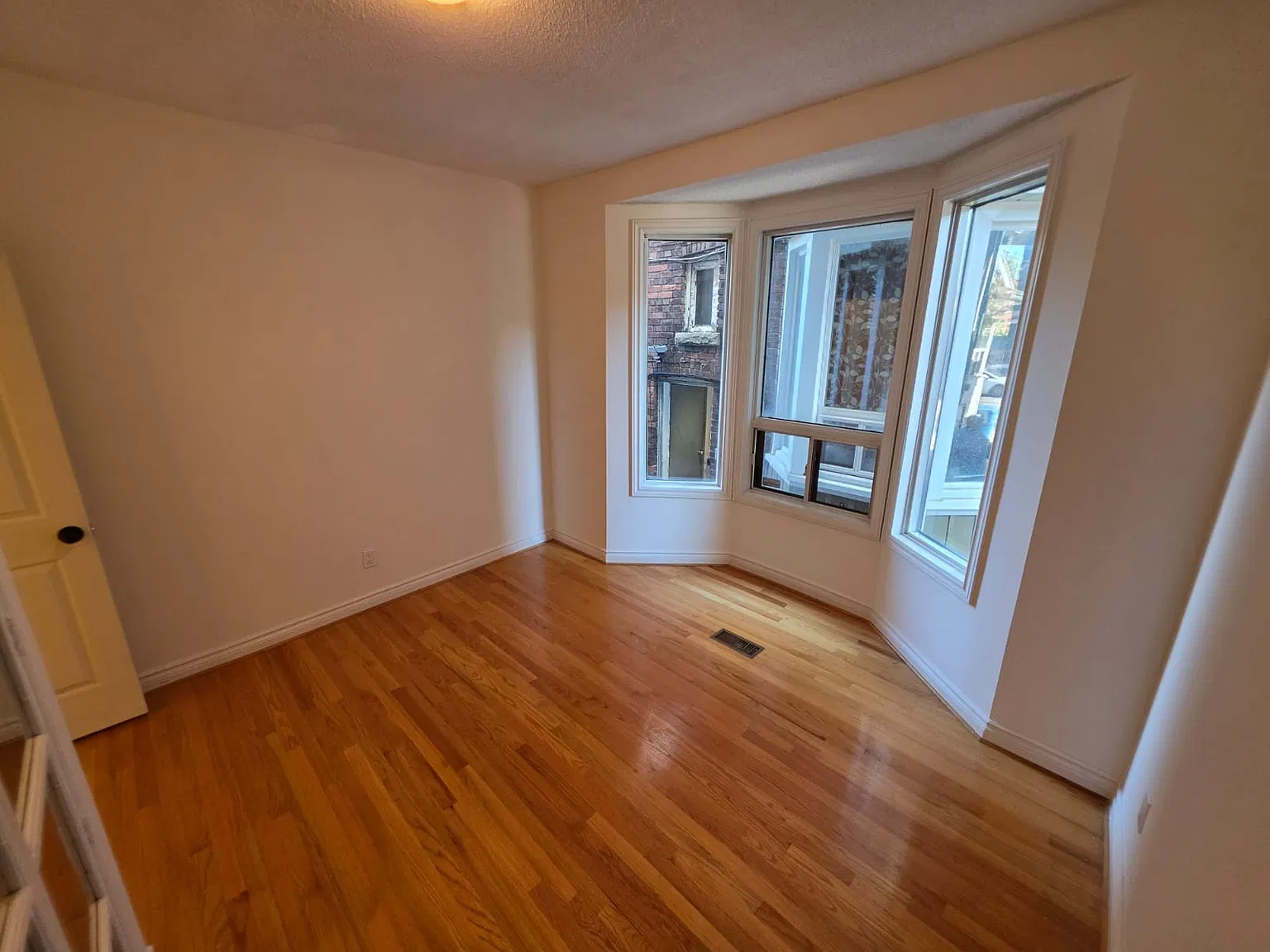 2 bed, 1200 sqft, $3,200 — Photo 3