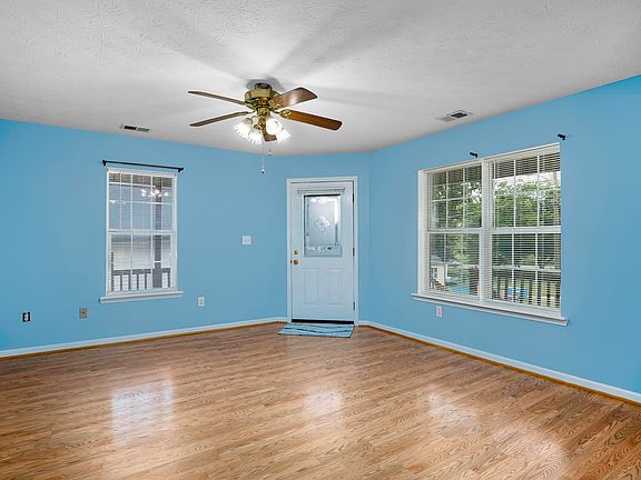 3rd image of 322 2nd St