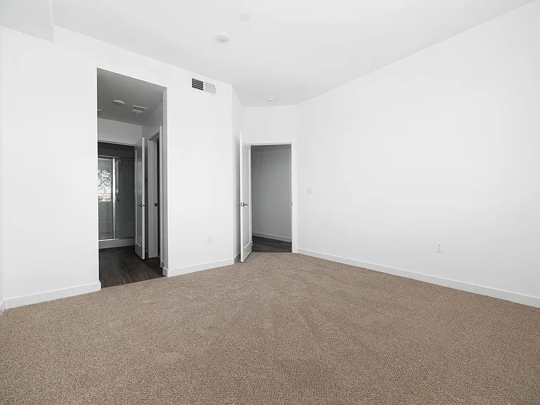 Raintree Court — Photo 15