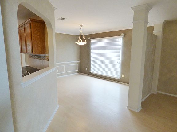 4th image of 404 Delmar Cir