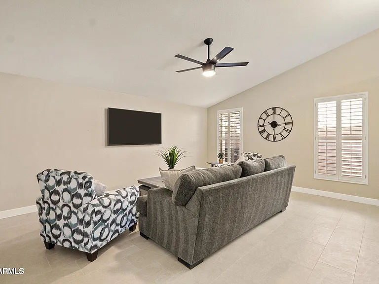 2735 N Diego Cir — Photo 12