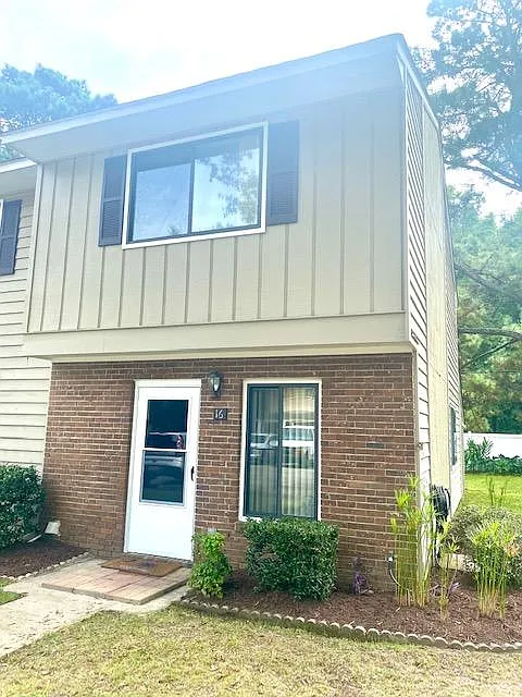 2 bed, 1.5 bath, 1150 sqft, $1,700 — Photo 2