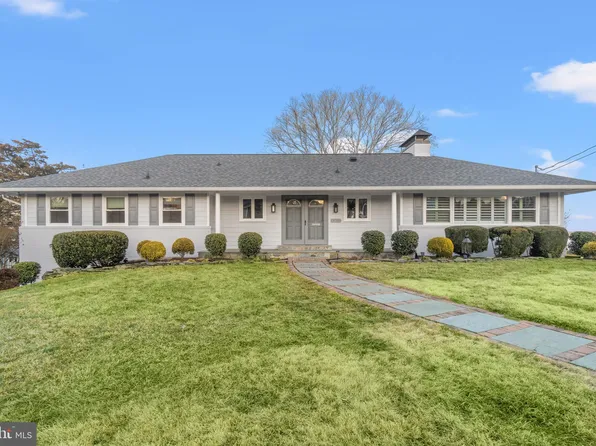 7215 Regent Dr, Alexandria, VA 22307