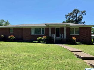 123 Sherwood Dr, Rainbow City, AL 35906