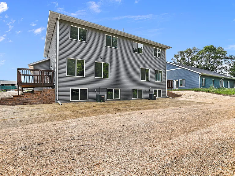 Chalet Dr — Photo 31