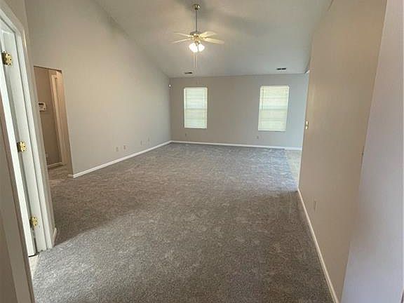 3rd image of 104 Krug Dr