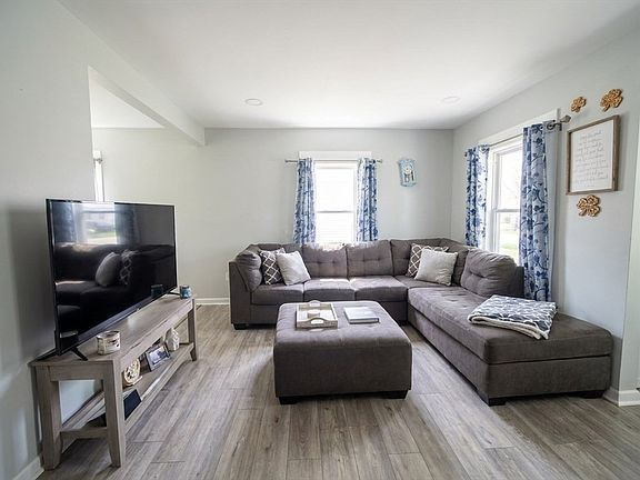 2nd image of 2 Cottage Pl