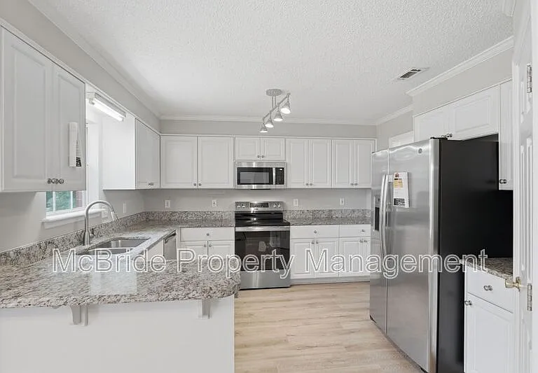 827 Sonora Cir — Photo 12