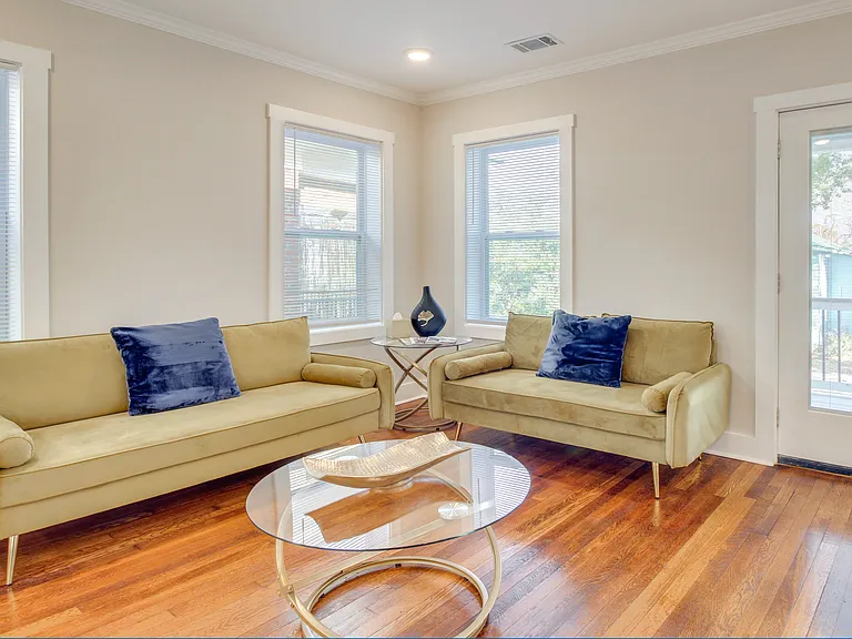 905 E Park Ave #B — Photo 3
