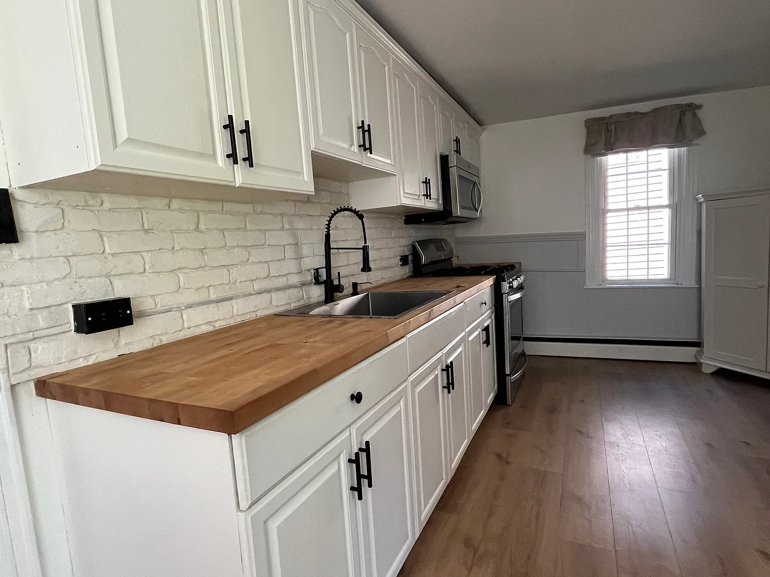 4 bed, 1700 sqft, $2,500 — Photo 2