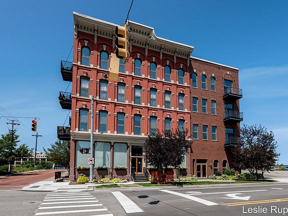 5th image of 801 Monroe Ave NW APT 206