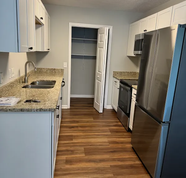 7005 Alamosa Dr — Photo 2
