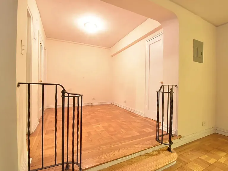 739 W 186th St #1G — Photo 5