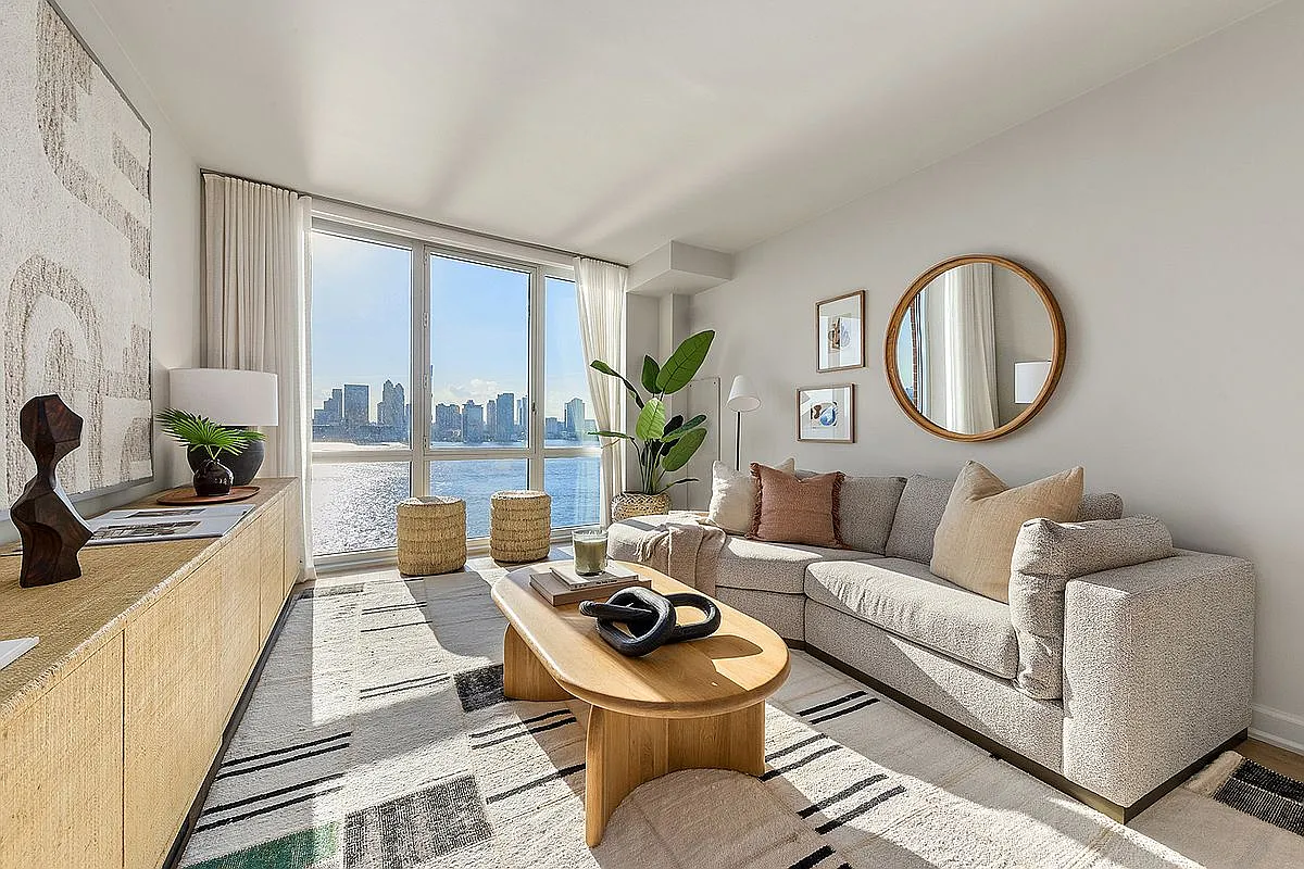 20 River Ter APT 21C photo 1