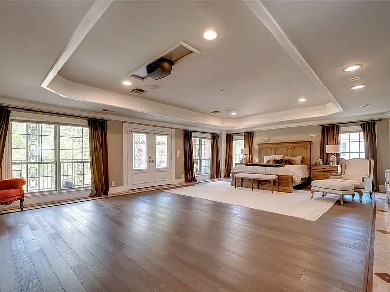 12445 Memorial Dr — Photo 24