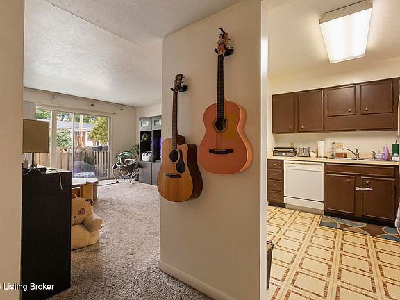 5th image of 1935 Gardiner Ln APT H121
