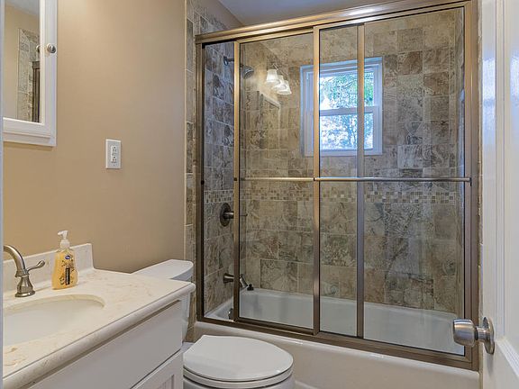 4th image of 6001 Adelia Dr