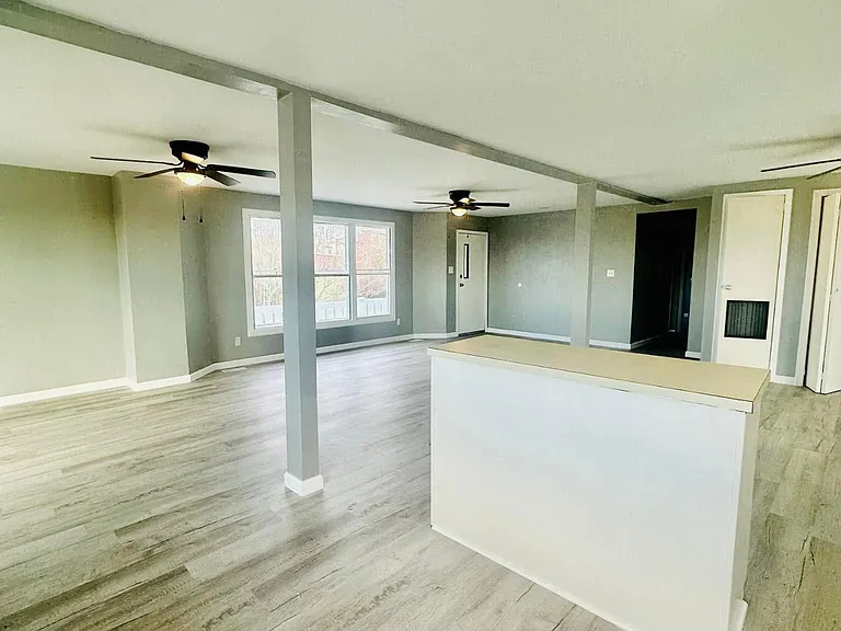 204 Phillips St — Photo 32