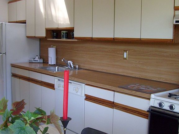 Eat-in galley kitchen