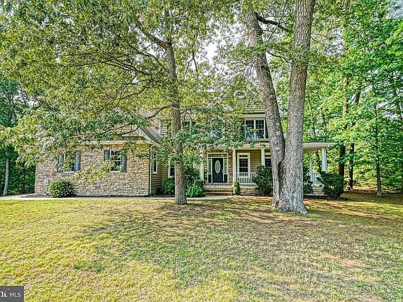 2nd image of 18063 White Oak Dr