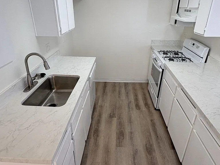 1210 S Sharon Cir #17 — Photo 3