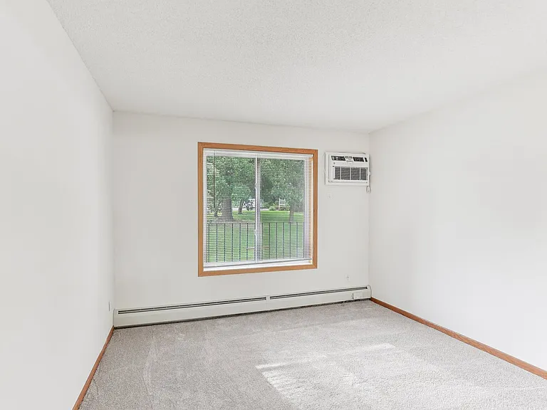 Vernon Oaks Apartments — Photo 48