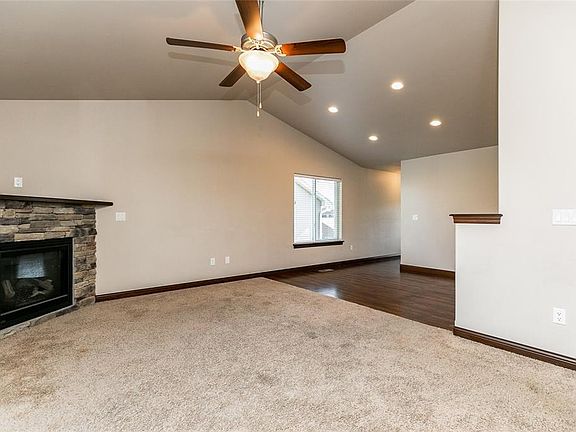 5th image of 469 Bainberry St