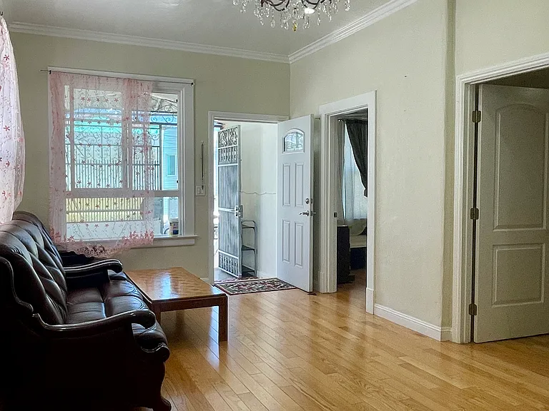 418 Athens St — Photo 2