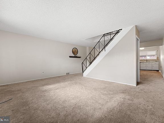 2nd image of 3566 Gloucester Ln