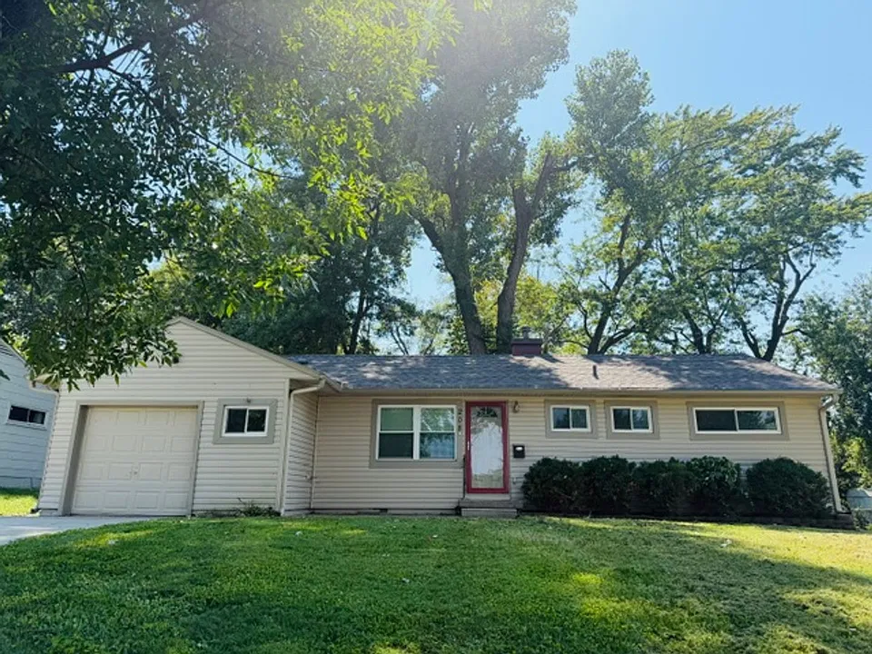 208 SW McClendon Dr