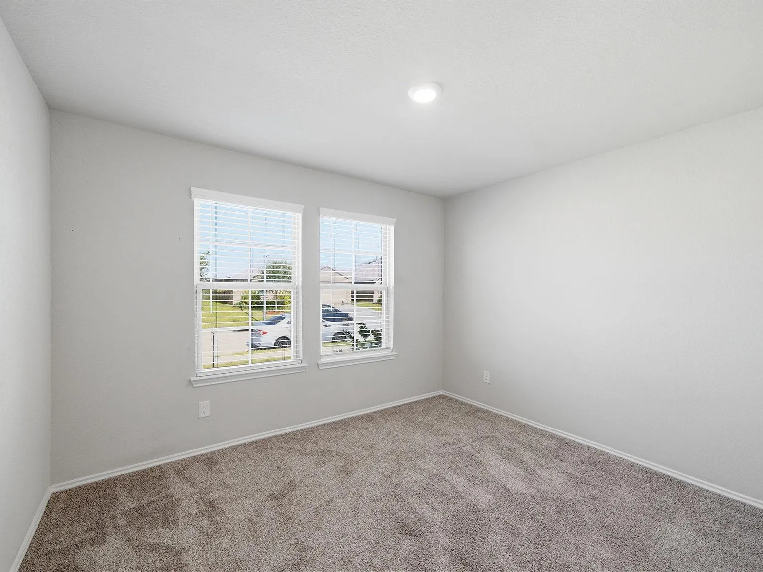 4 bed, 2.0 bath, 1736 sqft, $2,150 — Photo 3