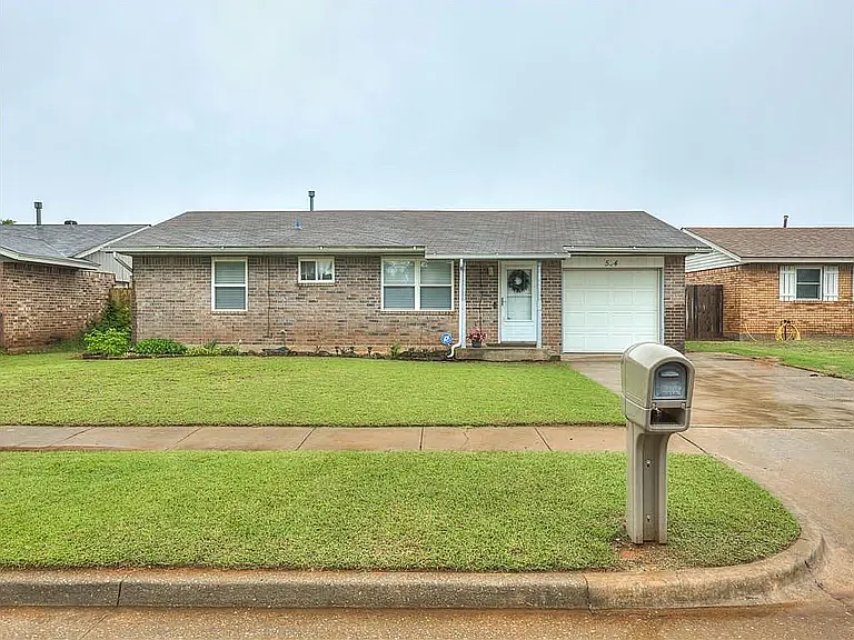 3 bed, 952 sqft, $1,400 — Photo 1